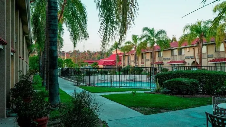 Motel 6 Anaheim Hills - Havuz