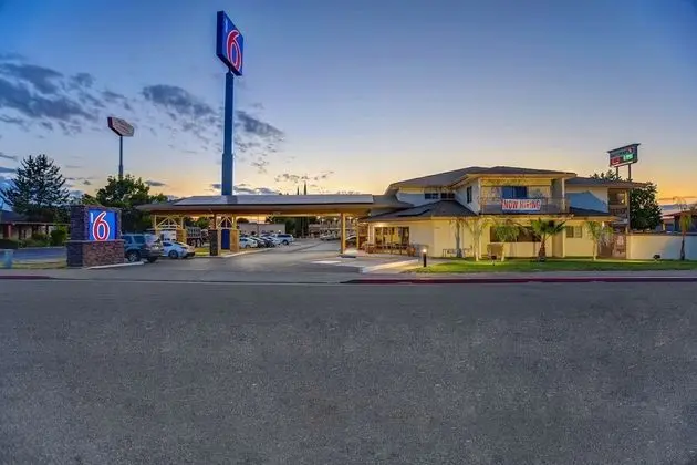 Motel 6 Anderson, CA - Redding Airport - Dış Mekan