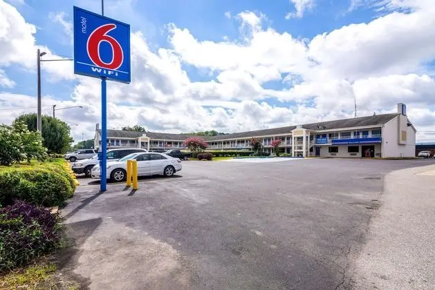 Motel 6 Anniston