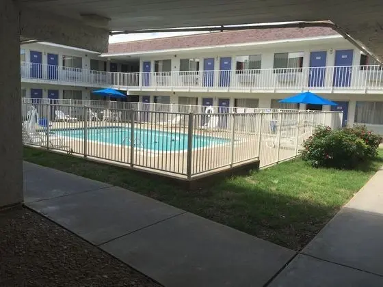 Motel 6 Ardmore, OK - Havuz