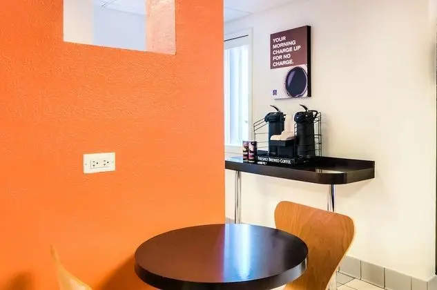 Motel 6 Arlington Heights, IL - Chicago North Central - Yerinde Yemek