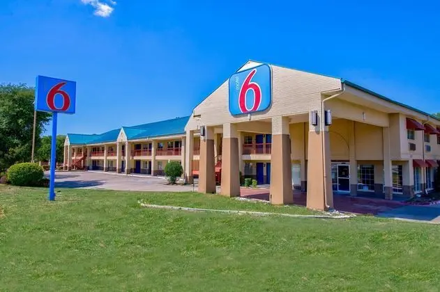 Motel 6 Arlington TX - Dış Mekan