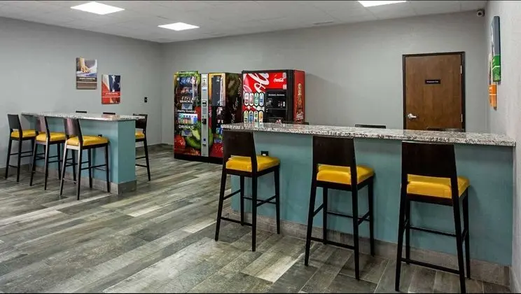 Motel 6 Atlanta Airport - Virginia Ave - Yeme / İçme