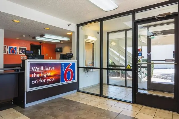 Motel 6 Atlanta Tucker Northeast - Lobi