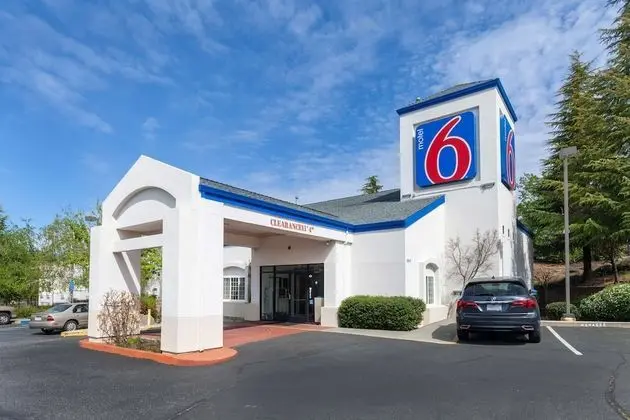 Motel 6 Auburn, CA - Dış Mekan