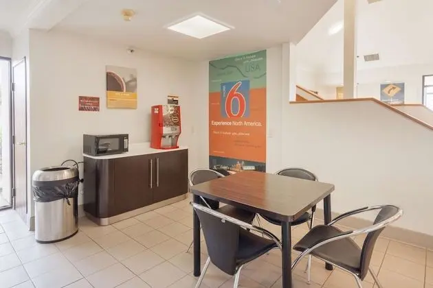 Motel 6 Auburn, CA - Yerinde Yemek