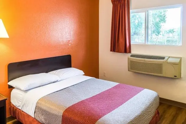 Motel 6 Bakersfield Convention Center