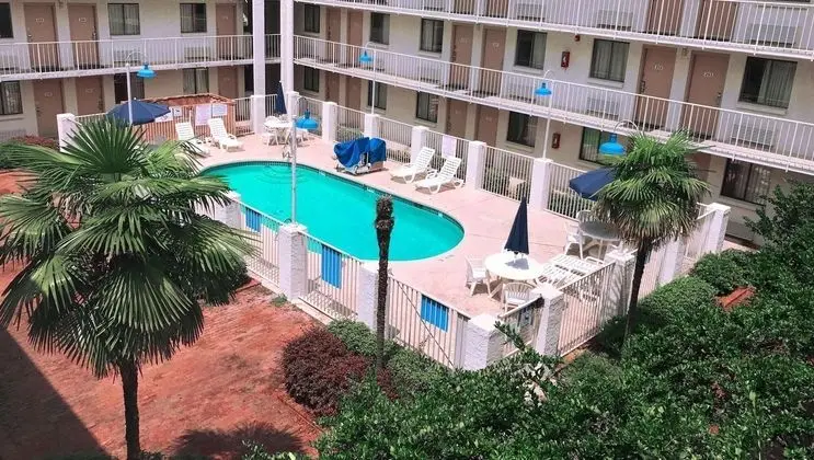 Motel 6 Baton Rouge East