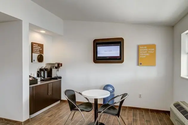 Motel 6 Berea, KY - Lobi