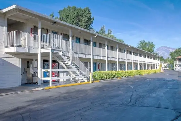 Motel 6 Bishop, CA