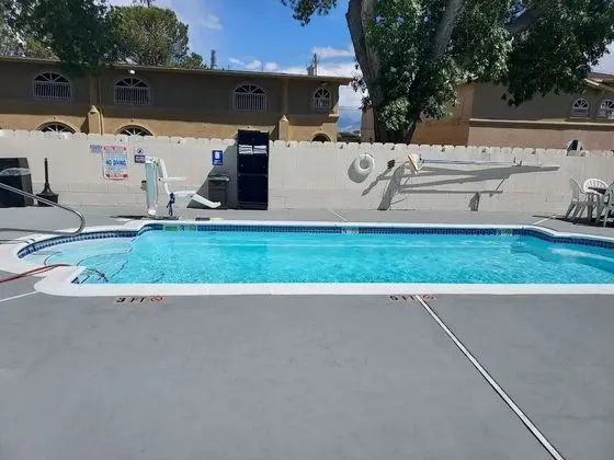 Motel 6 Bishop, CA - Havuz
