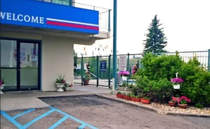 Motel 6 Bismarck, ND - Dış Mekan