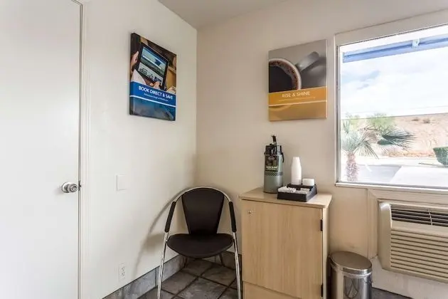 Motel 6 Blythe, CA - Yerinde Yemek