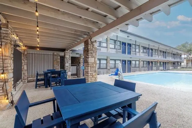 Motel 6 Boerne, TX - Havuz