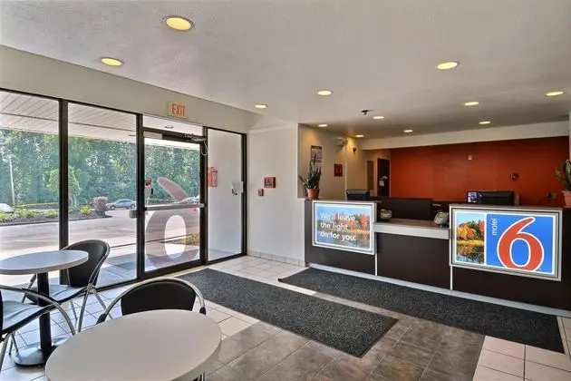 Motel 6 Boston - Danvers - Lobi