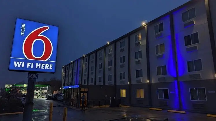 Motel 6 Boston West - Framingham - Dış Mekan
