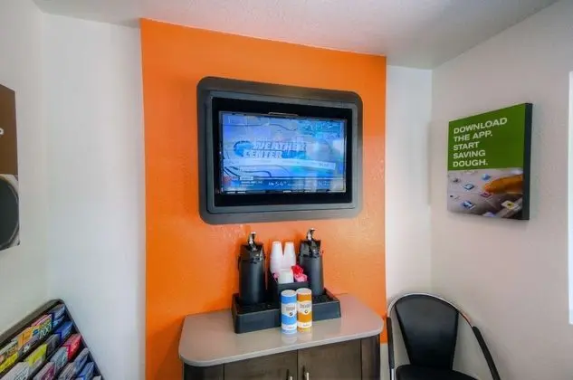 Motel 6 Bradenton, FL - Lobi