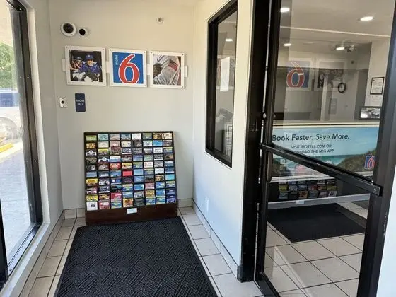 Motel 6 Bradenton, FL - Lobi