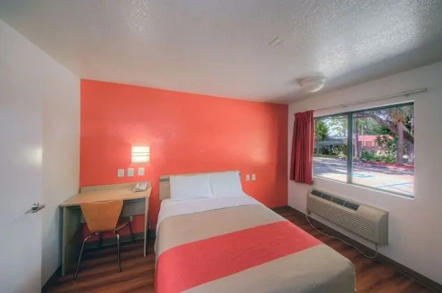 Motel 6 Bradenton, FL - Oda