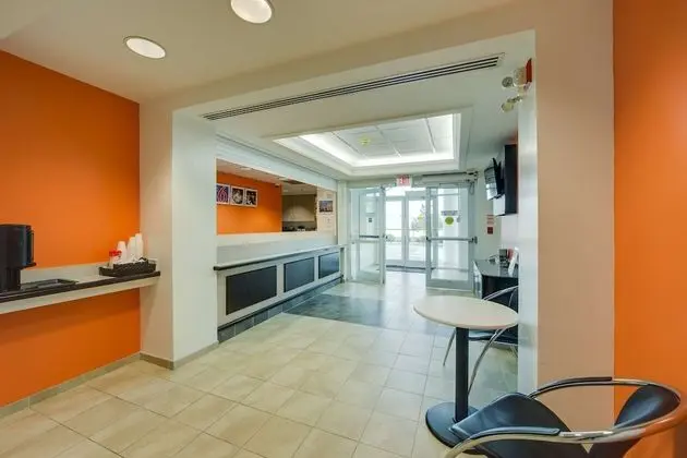 Motel 6 Brampton, ON - Toronto - Lobi