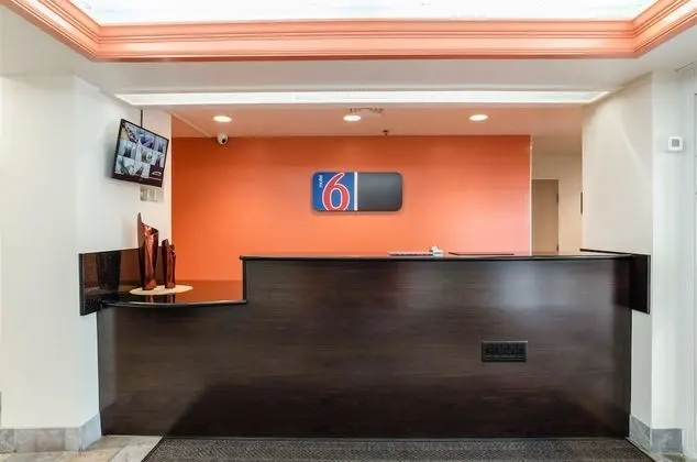 Motel 6 Bristol, VA - Lobi