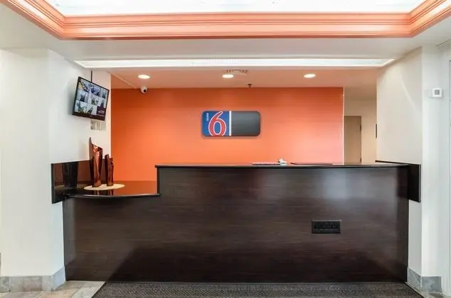 Motel 6 Bristol, VA - Lobi