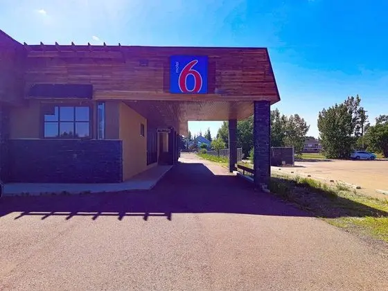 Motel 6 Brooks, AB