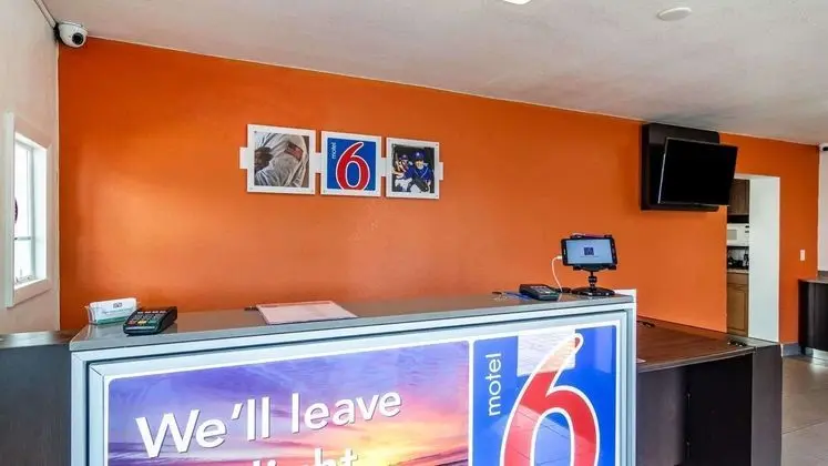 Motel 6 Brunswick, GA - Lobi