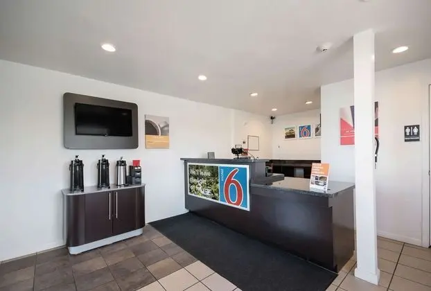 Motel 6 Burlington, WA - Lobi