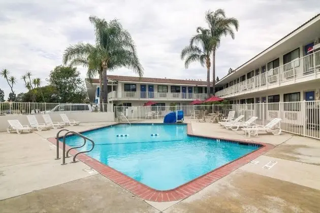 Motel 6 Camarillo - Havuz