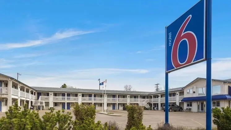 Motel 6 Camrose, AB
