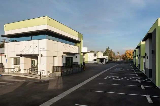 Motel 6 Canoga Park CA - Havuz