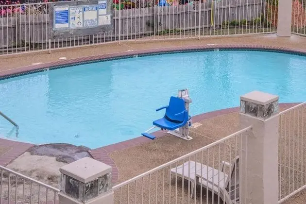 Motel 6 Canton, TX - Havuz