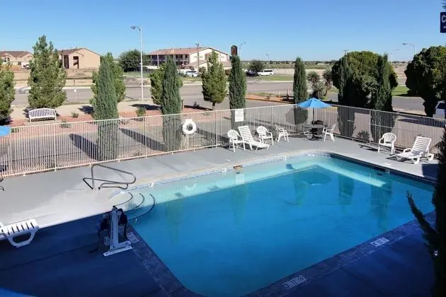 Motel 6 Carlsbad, NM - Havuz