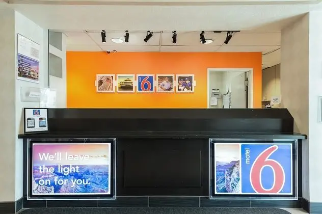 Motel 6 Cedar City, UT - Lobi