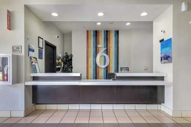 Motel 6 Cedar Park, TX - Lobi