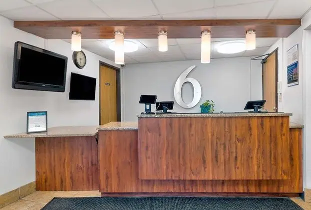 Motel 6 Cedar Rapids, IA - Airport - Lobi