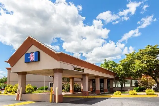 Motel 6 Chambersburg, PA