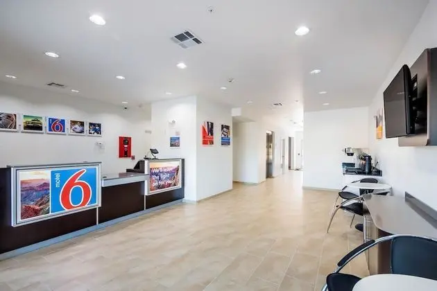 Motel 6 Channelview, TX - Lobi