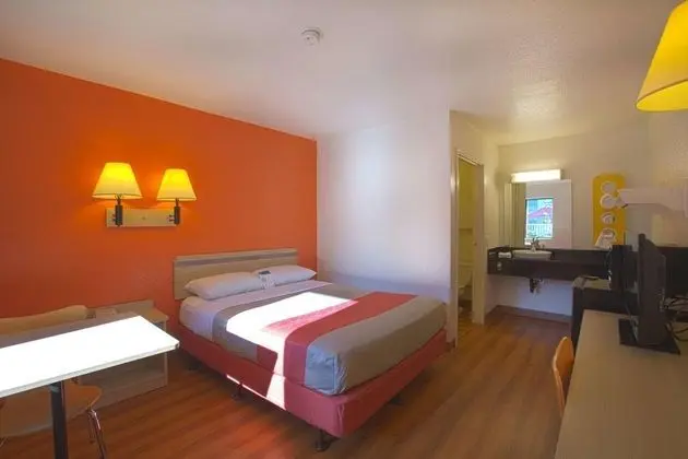 Motel 6 Charleston North - Genel