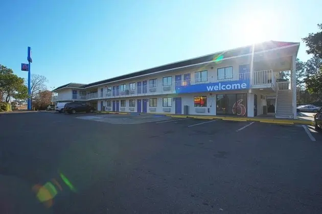 Motel 6 Charleston North - Genel