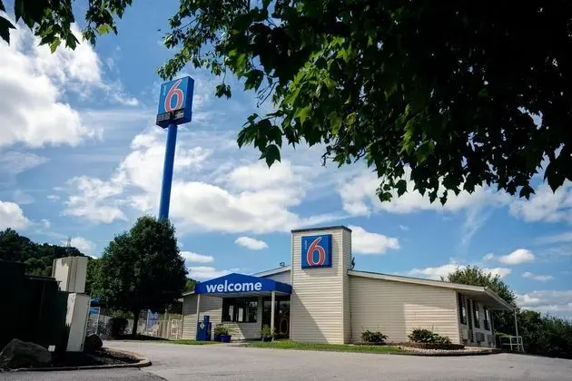 Motel 6 Charleston West - Cross Lanes