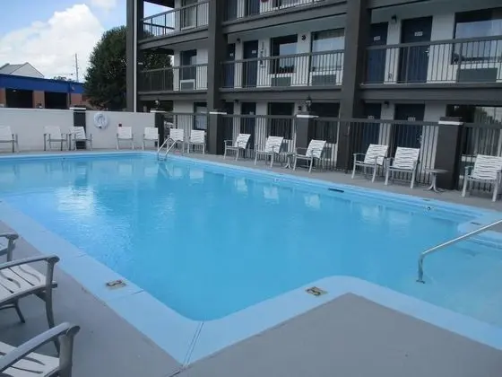 Motel 6 Chattanooga, TN - Airport - Havuz