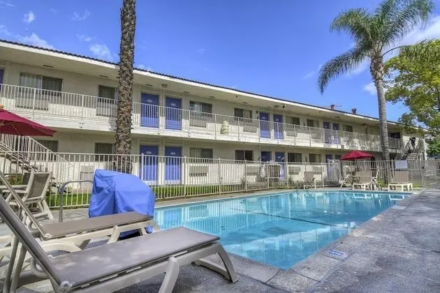 Motel 6 Chino, CA - Los Angeles Area - Havuz