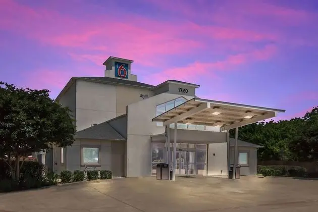 Motel 6 Cleburne, TX