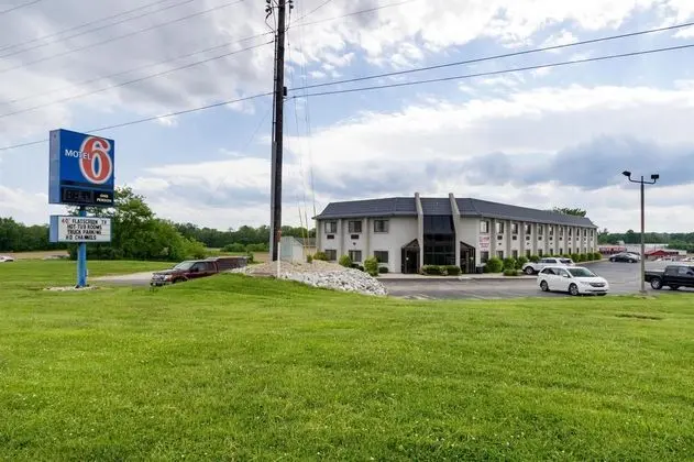 Motel 6 Cloverdale, IN - Greencastle