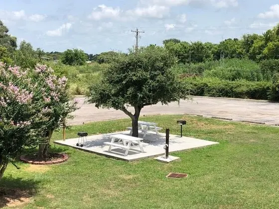 Motel 6 Clute, TX - Dış Mekan