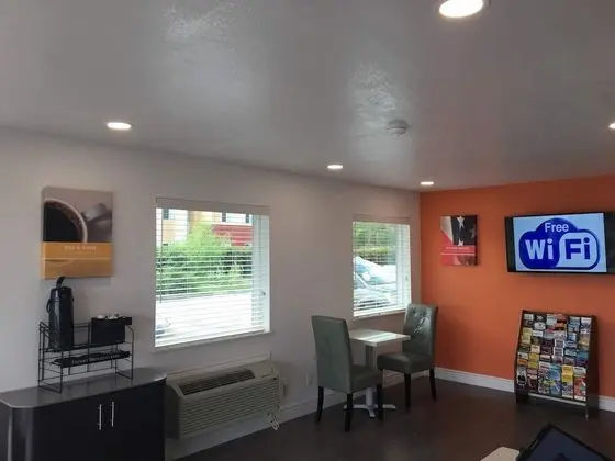 Motel 6 Clute, TX - Yerinde Yemek