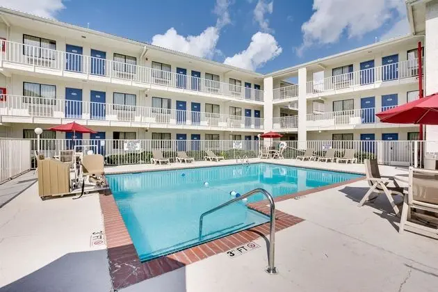 Motel 6 Columbia West