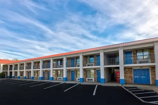 Motel 6 Cookeville, TN - Dış Mekan